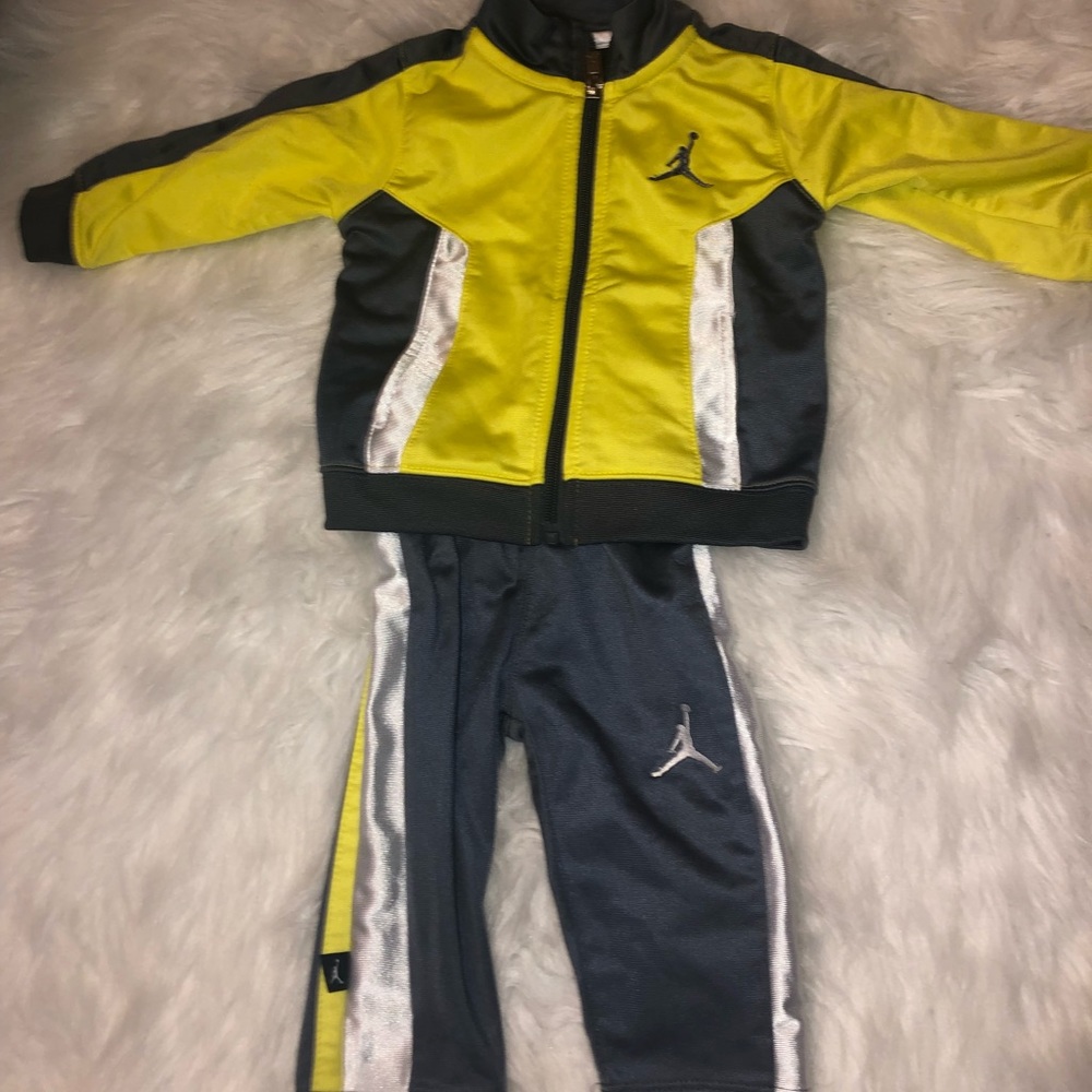 🐝 Jordan track suit